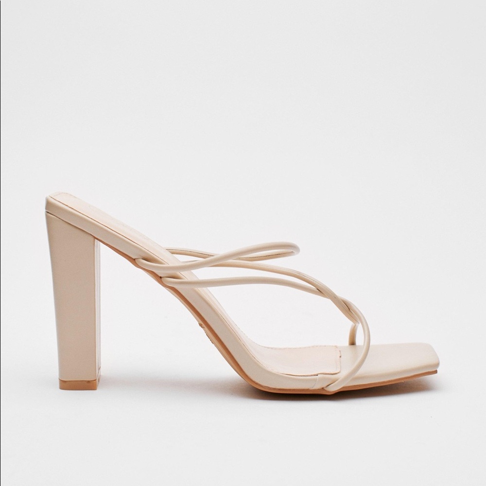 Staple block nude heels
